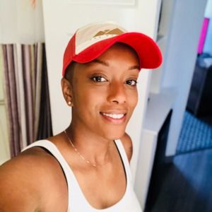 Meet your Posher, Adrianne